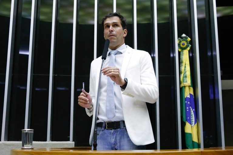 Lima: redução na remuneração pode comprometer subsistência da família - (Foto: Elaine Menke/Câmara do Deputados)