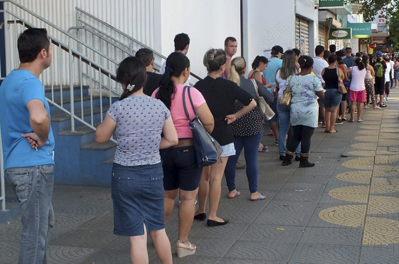 O programa é direcionado a jovens de 18 a 29 anos, desempregados com 50 anos ou mais e pessoas com deficiência - Reprodução/MTE