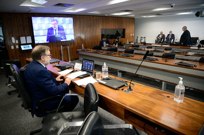 Flávio Arns, presidente da subcomissão sobre ensino na pandemia, comandou a audiência remota - Pedro França/Agência Senado
