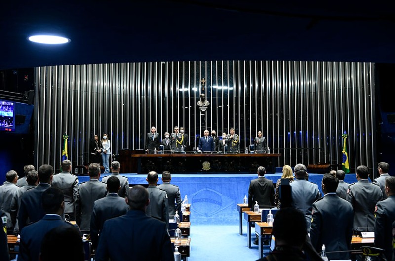 Autor do requerimento para a homenagem, Izalci Lucas (C) presidiu a sessão - Geraldo Magela/Agência Senado