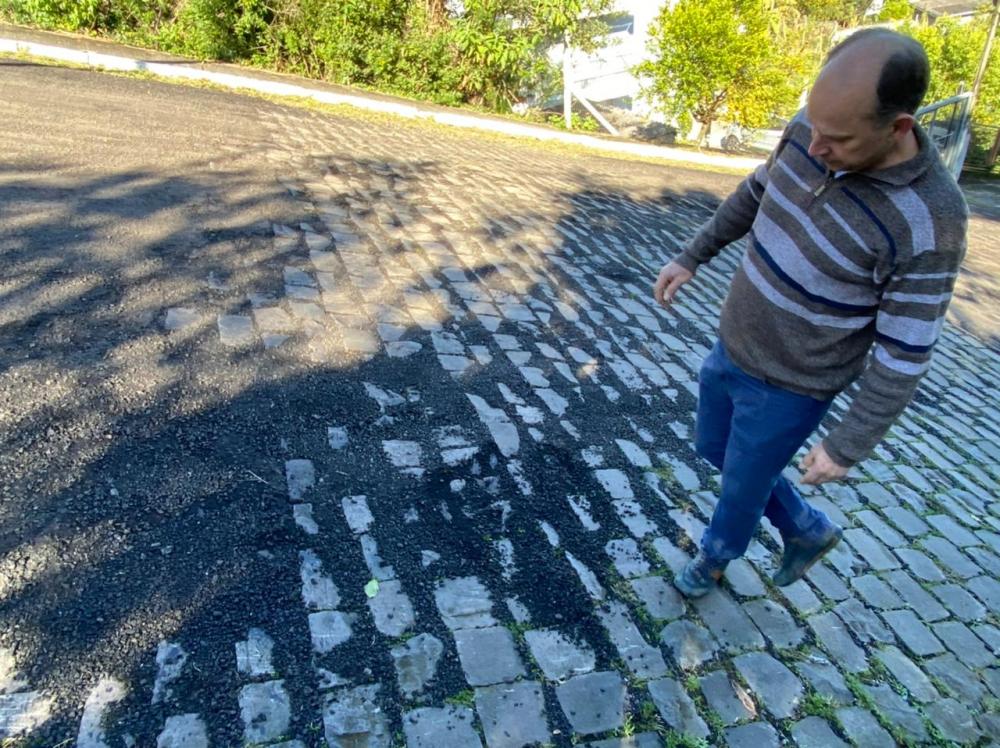 Moradores do bairro Verona denunciam descaso da prefeitura em manutenção de rua