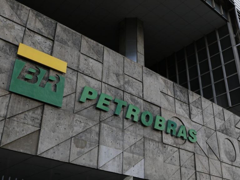Deputados do PT argumentam que a opinião pública é contra privatizar a Petrobras - (Foto: Fernando Frazão/Agência Brasil)