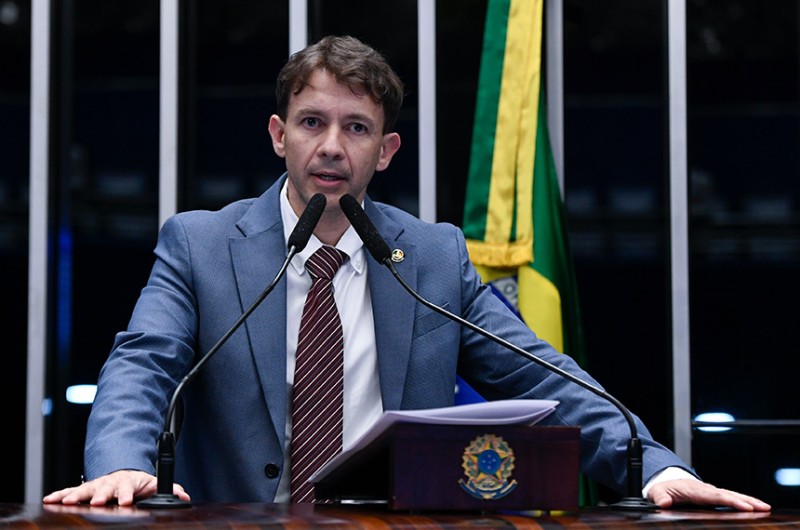O senador Eduardo Velloso lembrou que nos últimos 3 anos foram entregues quase 350 mil títulos de propriedades rurais - Jefferson Rudy/Agência Senado