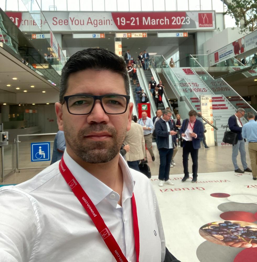 O sommelier da rede Caitá teve a oportunidade de conhecer melhor vinhos de várias regiões do mundo. 