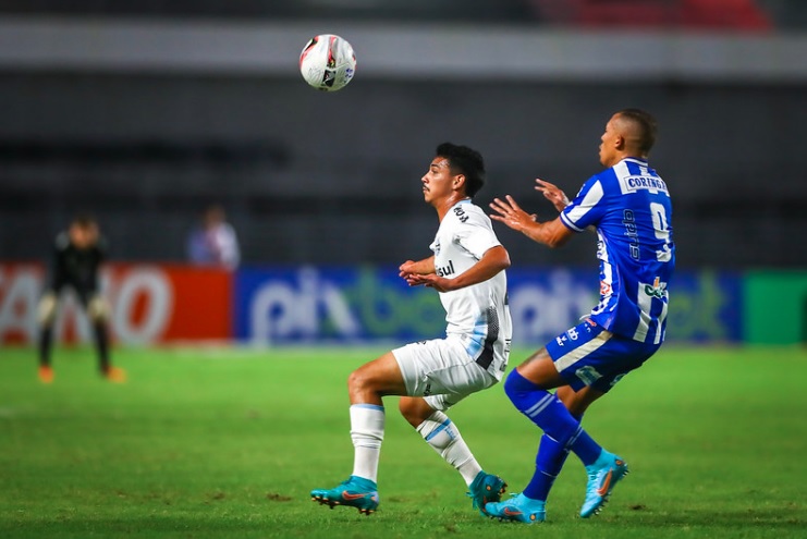 Atacante revelado pelo Esportivo estreia no time profissional do Grêmio