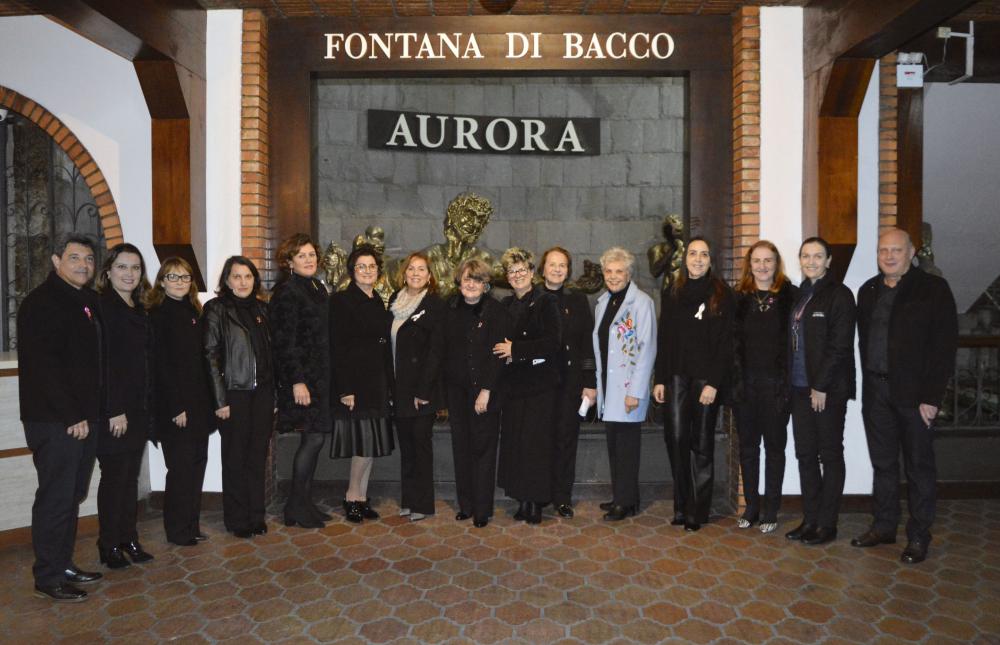 Grupo de voluntários da Liga de Combate ao Câncer esteve reunido na apresentação - Foto: Barbara Salvatti/Exata Comunicação