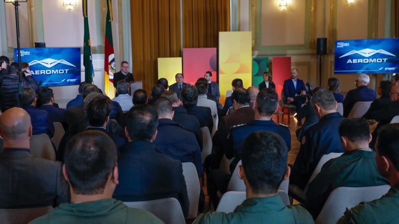 Cerimônia no Piratini firma protocolo de intenções para viabilizar centro tecnológico e unidade de montagem de aeronoves no RS - Foto: Gustavo Mansur / Palácio Piratini