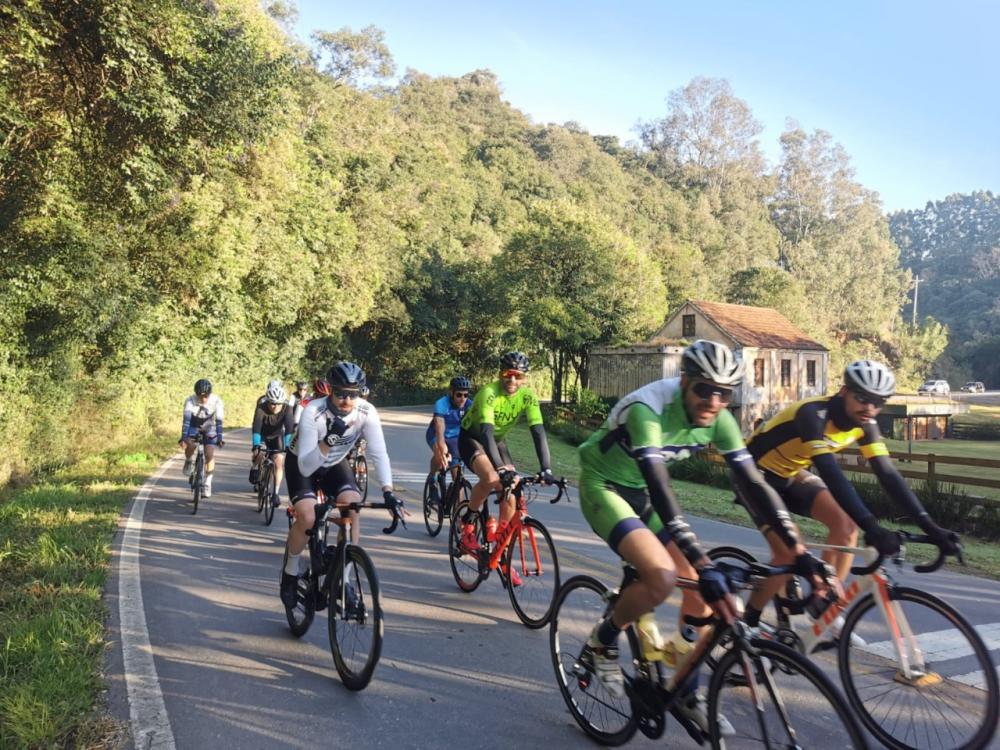 Ciclistas avaliam o trajeto da competição do GFNY Bento Gonçalves