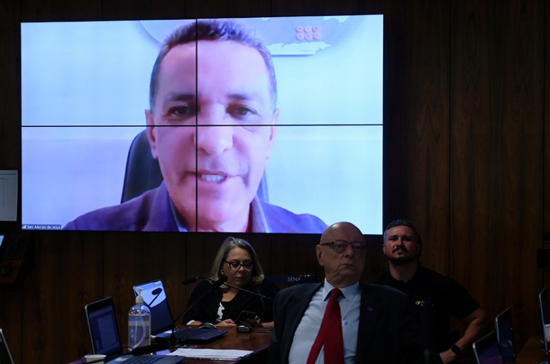 O relator, Mecias de Jesus (Telão) e Esperidião Amin - Agência Senado