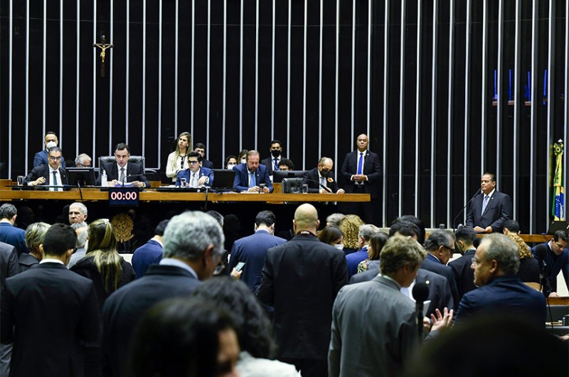 Congressistas decidiram restaurar proposta que define "praça" como o município do remetente do produto