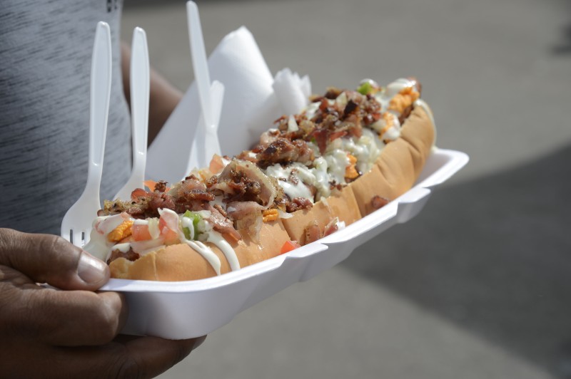 Devido alta dos preços dos alimentos, brasileiros estão trocando refeição por lanche