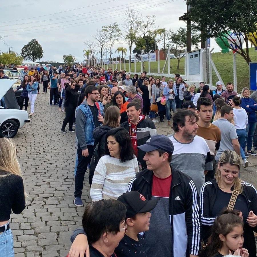 Público fez fila no Parque Cinquentenário para ver as atrações da Fenakiwi e da Expo Farroupilha