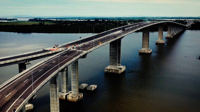A segunda ponte sobre o rio Guaíba na BR-290, em Porto Alegre (RS) - (Foto: Agência Senado)