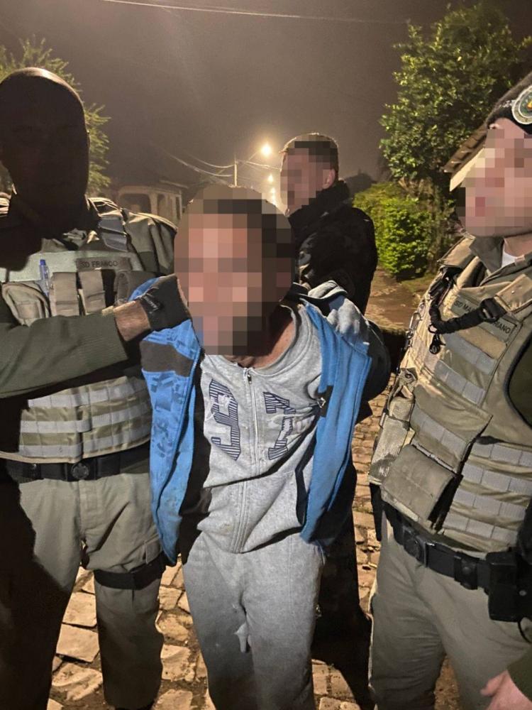 Indivíduo preso tem mais de 40 anos de prisão a cumprir por vários delitos - Foto: Polícia Civil 