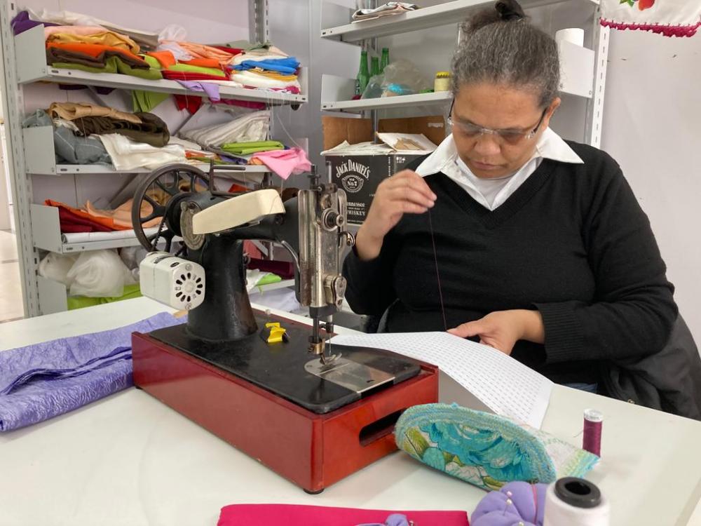 Praça CEU oferece curso de Corte, Costura Criativa e Customização de Roupas