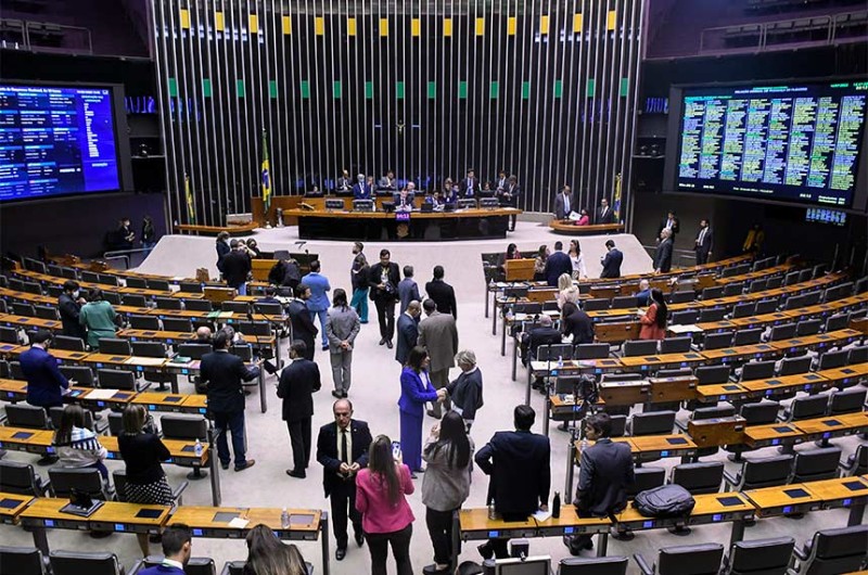 Congresso derruba partes do veto que impede compensação do ICMS a estados