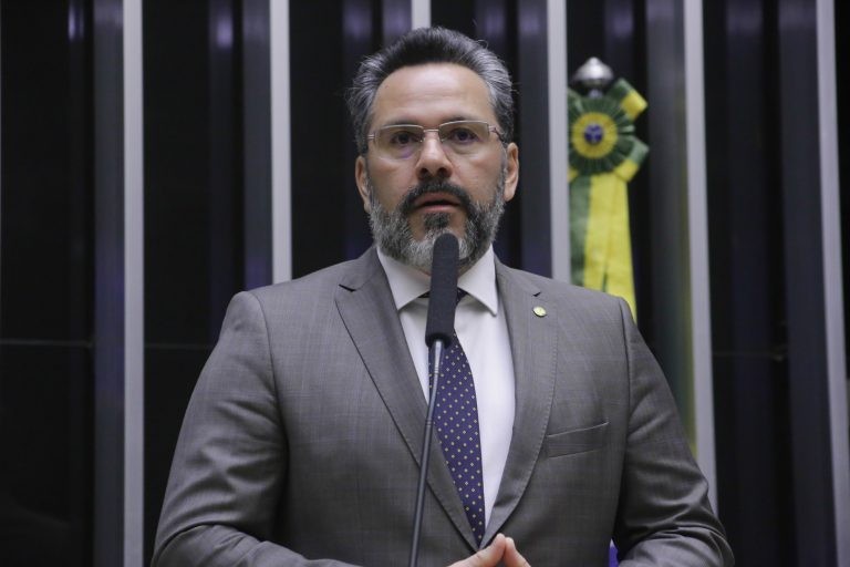 Médicos no local de prova da segunda etapa do Revalida 2020, em Brasília - (Foto: Marcelo Camargo/Agência Brasil)