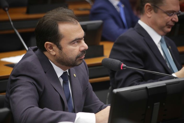 Projeto determina preenchimento de cargos efetivos de professores da educação básica