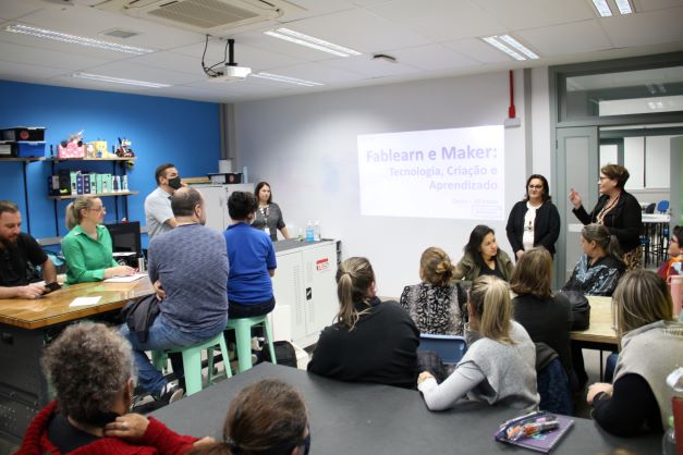 Em parceria com o SESI/RS, na última segunda-feira, 12, um grupo de professores das Escolas de Ensino Fundamental, Médio e Especial participou da formação. Crédito: SMED/Divulgação