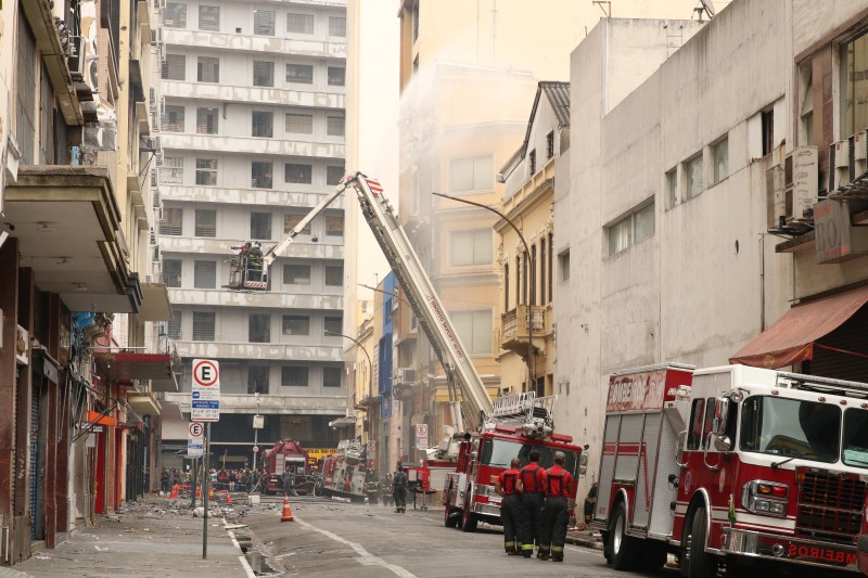 Prefeitura inicia trabalhos para demolição de prédio incendiado