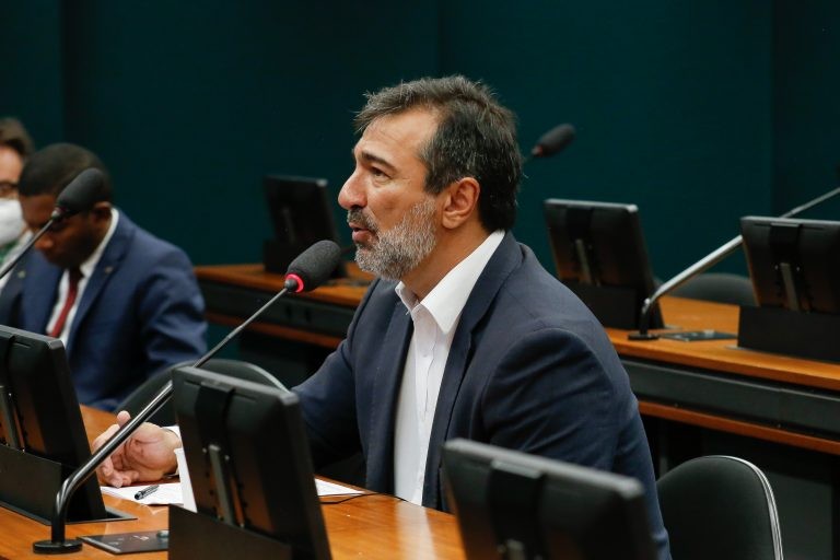 O autor da proposta, deputado Vinicius Farah - (Foto: Elaine Menke/Câmara dos Deputados)