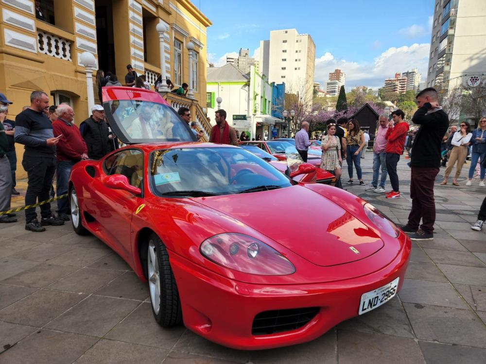Ferrari Berlinetta ano 2000 foi uma das atrações na Via del Vino - Fotos: NB Notícias