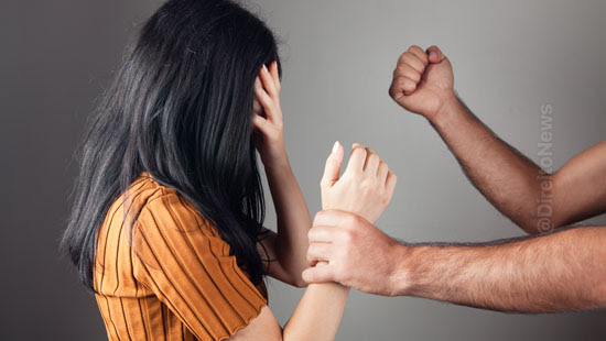 O texto prevê ainda que a pena seja aumentada de 1/3 (um terço) até a metade, se a marca permanente for feita no rosto da vítima. Crédito: Reprodução