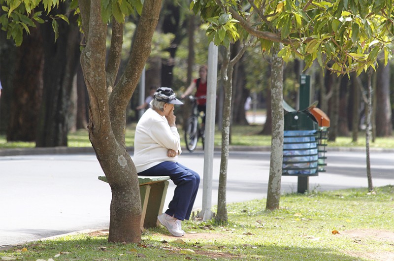 Mudança do termo "idoso" para "pessoa idosa" contempla as mulheres, maioria da população nessa faixa etária - Marcos Santos/USP Imagens
