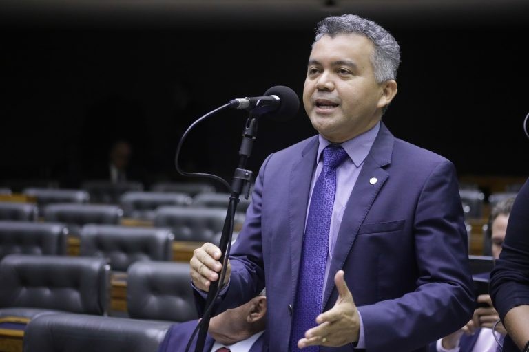 O autor da proposta, deputado Cleber Verde - (Foto: Paulo Sérgio/Câmara dos Deputados)