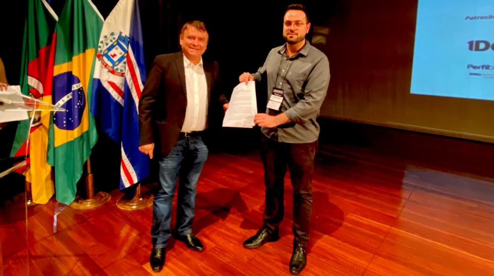 Termo de parceria foi assinado na última quinta-feira, 21, durante o Fórum de Cidades Digitais e Inteligentes da Região Metropolitana de Porto Alegre