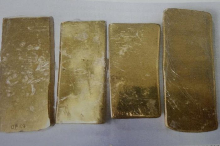A Polícia Civil afirma que as 'barras de ouro' encontradas se tratam de ferro banhado em ácido juntamente com uma espécie de tinta, que deixa o material dourado. Crédito: Polícia Civil 