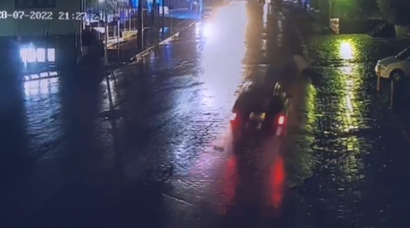 A vítima estava atravessando na faixa de segurança quando ocorreu o atropelamento.