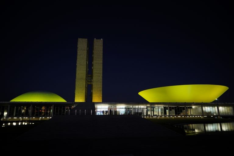 Congresso ficará iluminado de amarelo - (Foto: Pablo Valadares/Câmara dos Deputados)