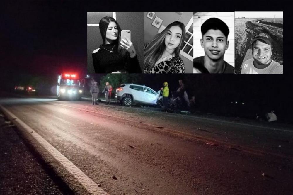 Devido o impacto, os três jovens foram arremessados do veículo Sandero. 