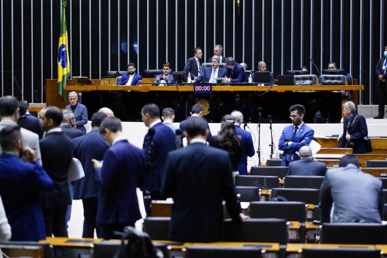 Deputados em sessão do Plenário - (Foto: Pablo Valadares/Câmara dos Deputados)