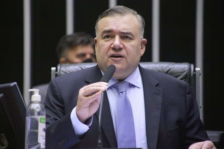 Ney Leprevost: é preciso garantir local para descanso e refeições - (Foto: Paulo Sérgio/Câmara dos Deputados)