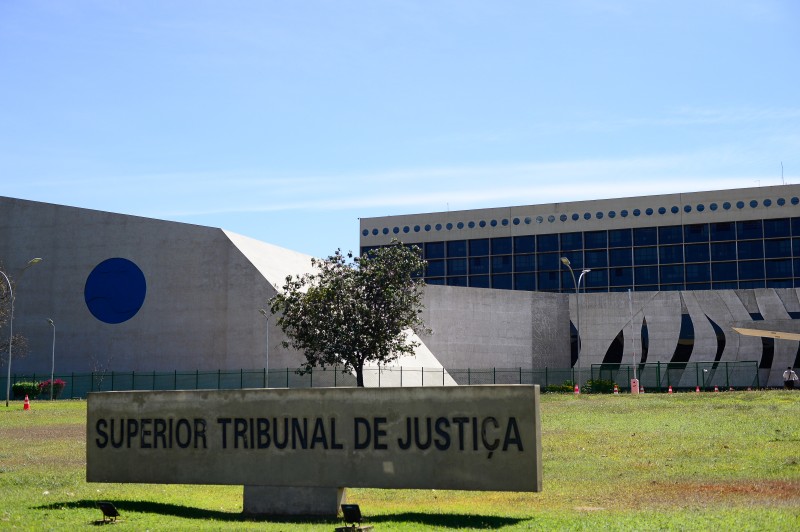 Ministro do STJ devolve comando do Pros a Marcus Holanda