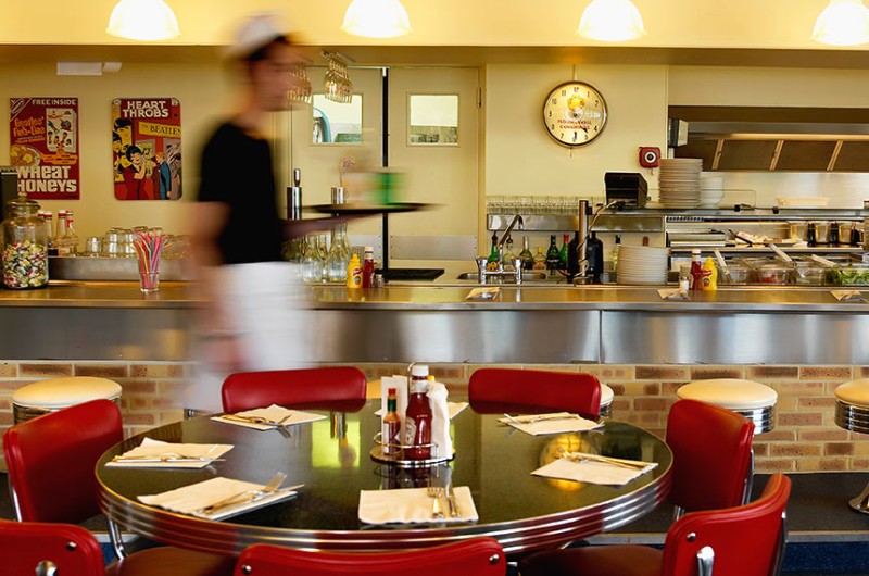 Condições de trabalho de funcionários de lanchonetes serão foco do debate na CDH - Foxx Food Collection/Stock Photos