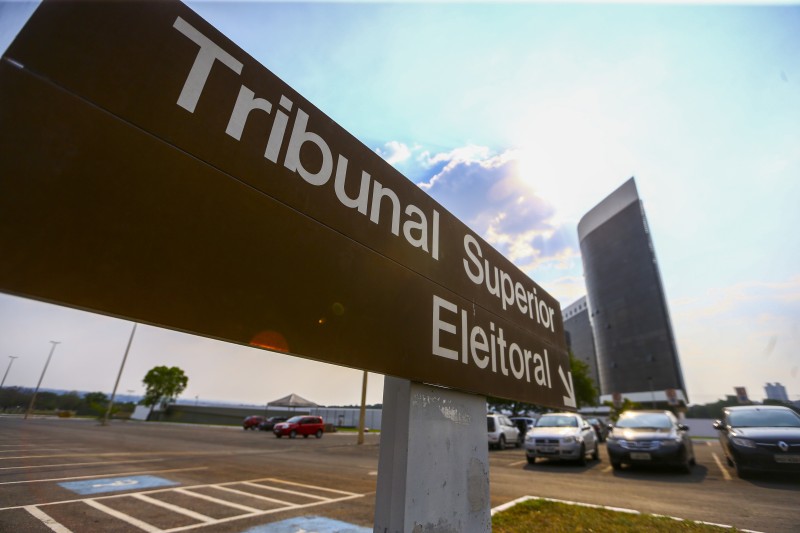 Ministro do TSE devolve comando do Pros a Eurípedes Júnior