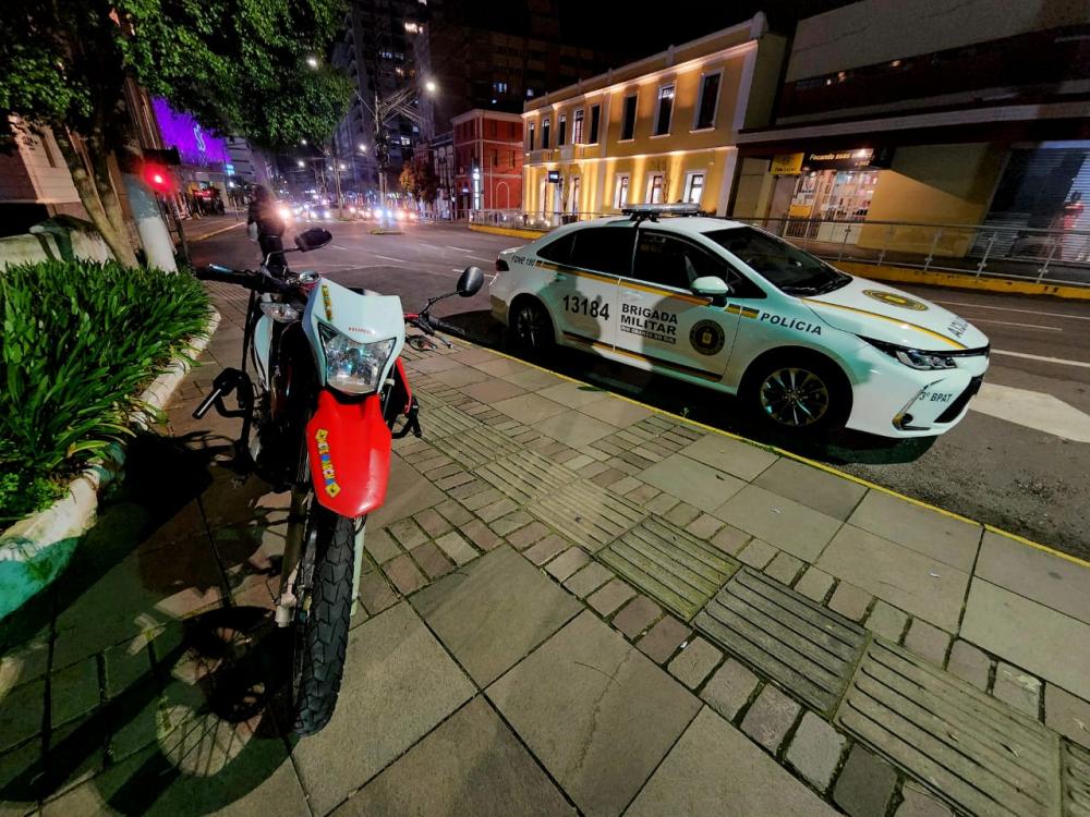 Criança foi levada em estado grave para o hospital, enquanto o motociclista foi conduzido até a UPA - Foto: NB Notícias