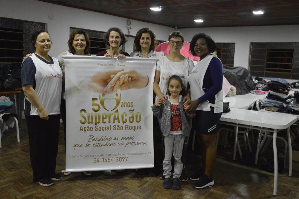 Grupo de Voluntárias: Maria Conceição Rigo (coordenadora de RH), Zaira Maria Piletti (bancária aposentada), Vânia Kratz Mendes (professora municipal cedida e presidente-voluntária da Ação Social São Roque), Janete Casagrande Sebben (coordenadora administr