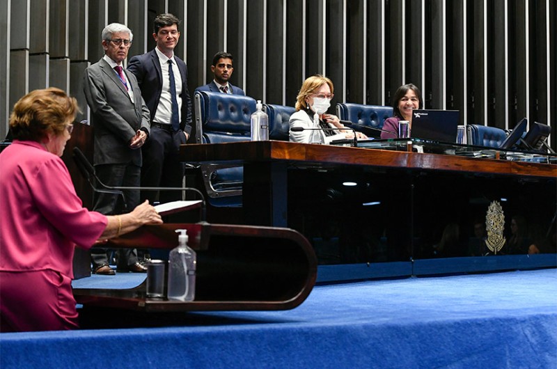 A relatora da proposta, Nilda Gondim (à esq.) e as senadoras Zenaide Maia e Eliziane Gama na sessão desta quarta - Jefferson Rudy/Agência Senado