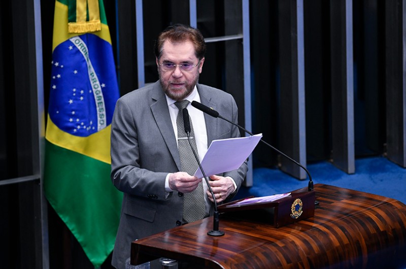 O senador Plínio Valério criticou publicação do periódico norte-americano Nature Climate Change, que divulgou que cerca de 50% da floresta amazônica está próximo de “virar uma grande savana" - Jefferson Rudy/Agência Senado