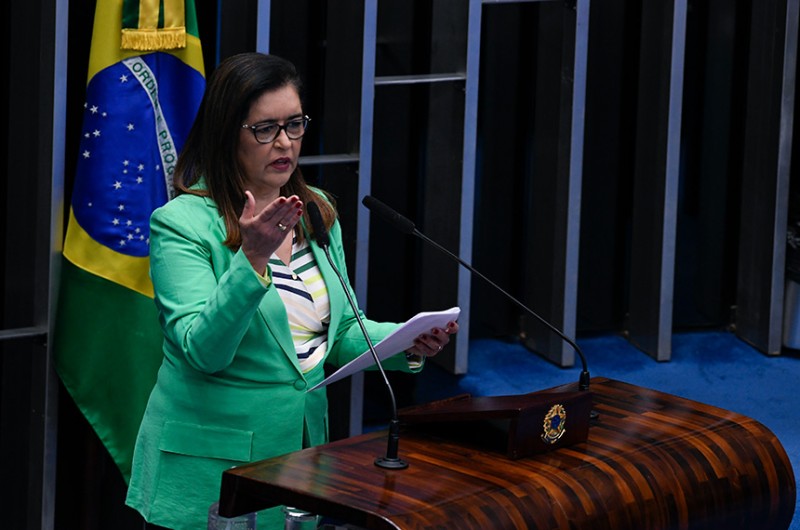 Senadora destacou em discurso a proposta que obriga planos a cobrir tratamentos não previstos no rol da ANS - Jefferson Rudy/Agência Senado