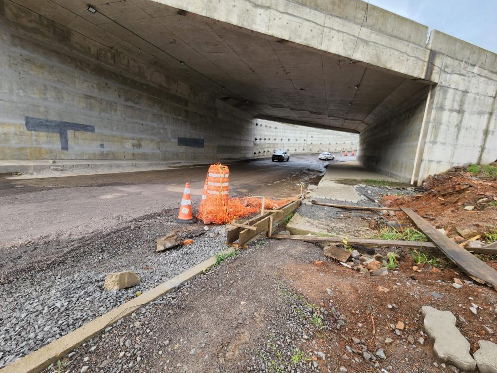 Poucos funcionários têm trabalhado na obra nos últimos dias - Fotos: NB Notícias