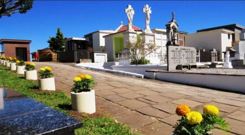 Cadeado do cemitério foi arrombado pelos criminosos - Foto: Divulgação 