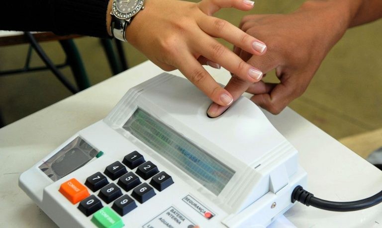 Principal vantagem da biometria é a segurança na identificação do eleitor - (Foto: Agência Brasil)