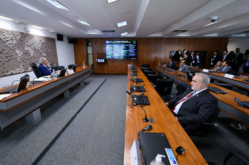O relator da proposta, Jean Paul Prates (à dir.), apresentou substitutivo ao texto de Otto Alencar - Edilson Rodrigues/Agência Senado