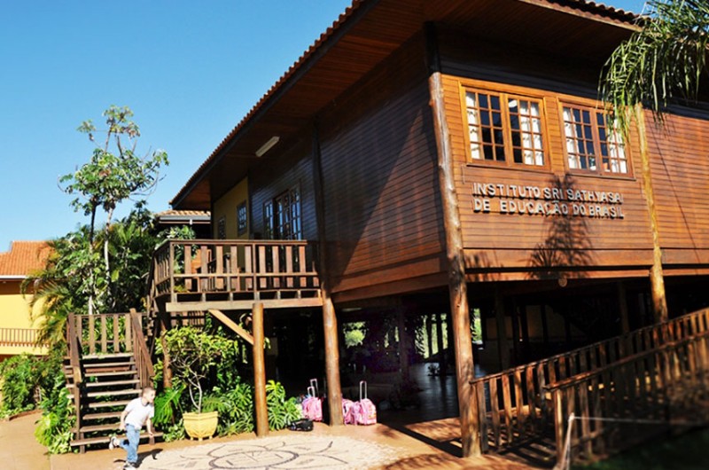 Sessão especial na sexta homenageia Instituto Sathya Sai de Educação