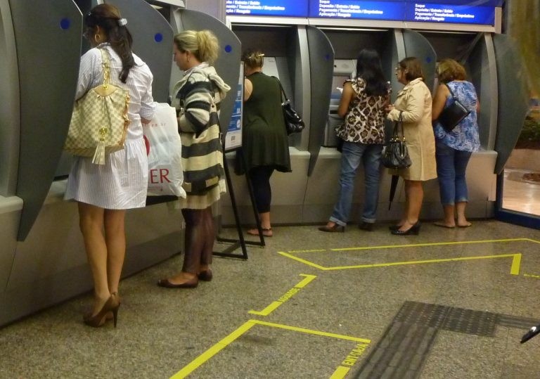 Parte dos recursos serão investidos em terminais de autoatendimento - (Foto: Câmara dos Deputados)